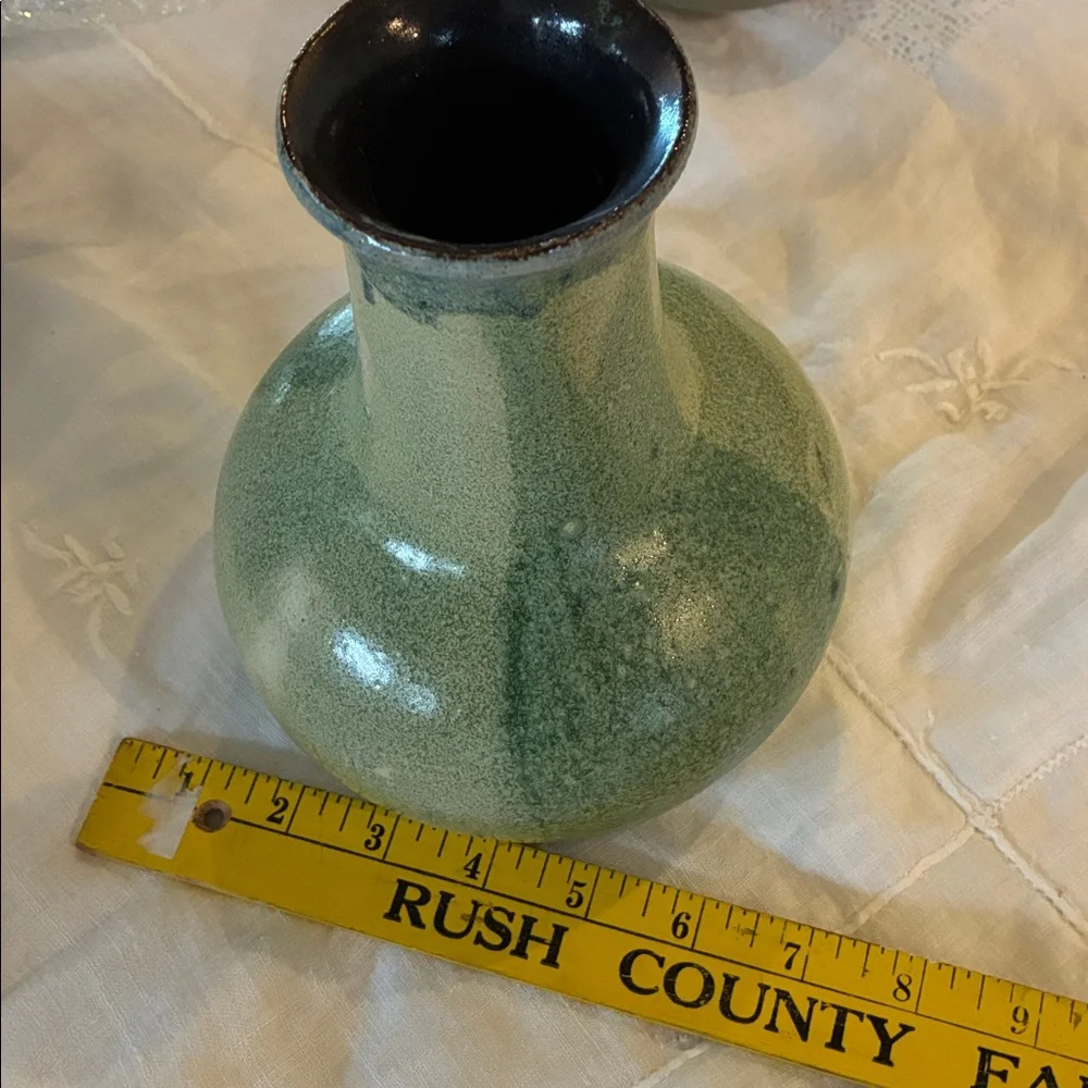 Green Ceramic Vase Vtg Green/Light Green W/Dark Interior Beautiful Side Ombré